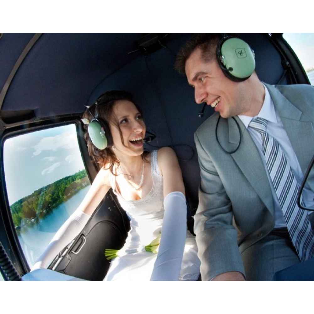 Полет на самолете за штурвалом. Свадьба на вертолете. Свадьба в самолете. Молодожены в самолете. Свадебная фотосессия с вертолетом.