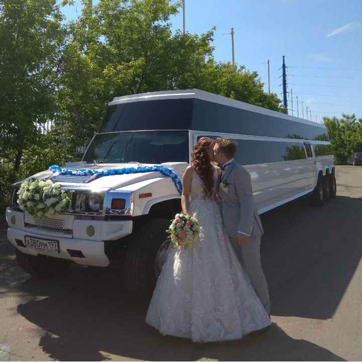 Заказ лимузина в Москве для свадьбы вместимостью до 35 человек